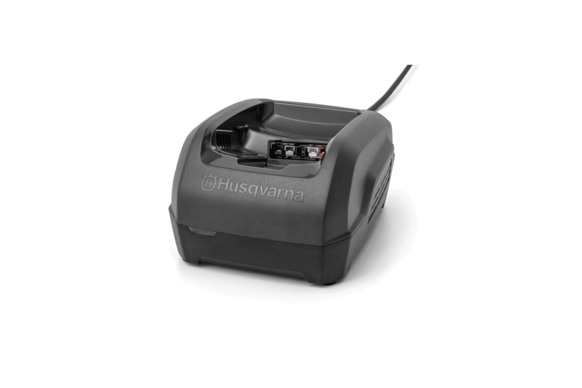 HUSQVARNA-hitri-polnilec-QC250-250-W-230-V-uniforest-prodajalna Hitra polnilna postaja QC250 Semi pro III Husqvarna