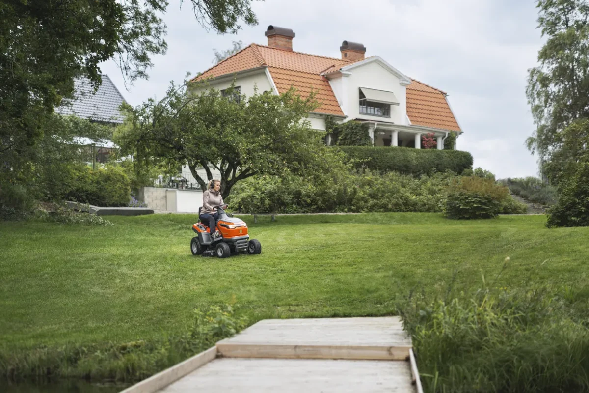 husqvarna Vrtni traktor TS 112